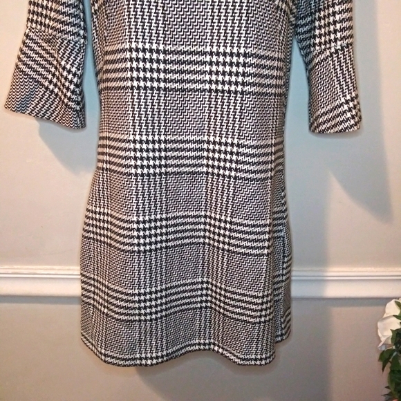 H&M Retro Style Black & White Houndstooth Sequinned Swan Brooch Sheath Dress - Picture 3 of 12